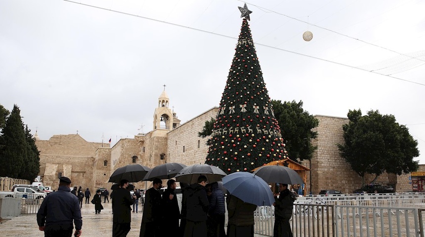 Belén inicia con el encendido del árbol otra Navidad sin apenas peregrinos