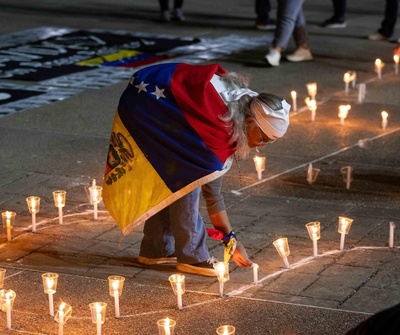 Familias venezolanas inician una vigilia de oración por los "presos políticos" fallecidos