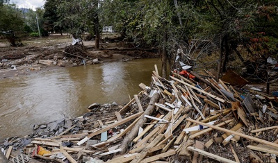 escombro inundaciones tormenta tropical helene