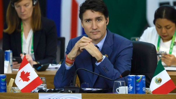 justin trudeau primer ministro canada saco azul