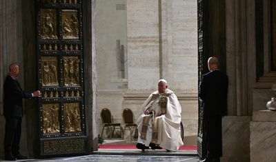 papa francisco abre puerta santa