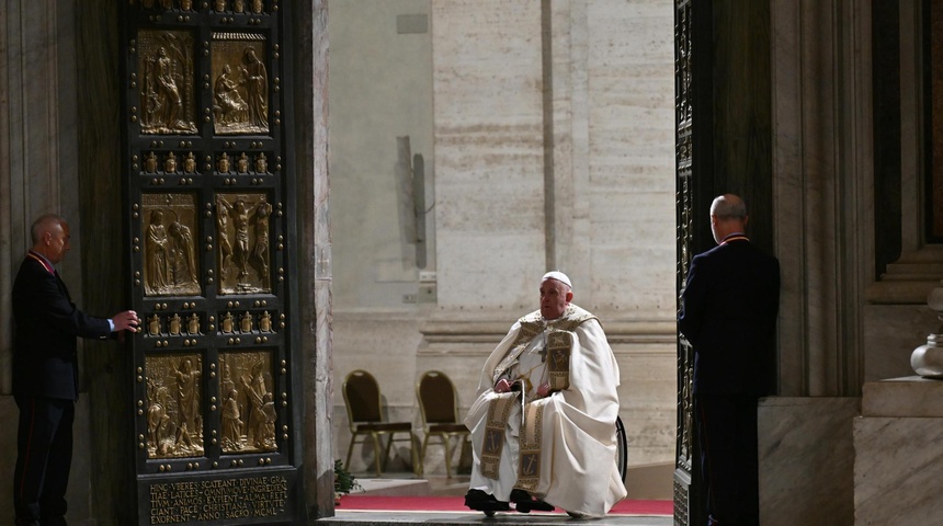 papa francisco abre puerta santa