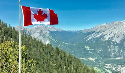 bandera canada montanas nieve