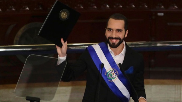 nayib bukele banda presidencial