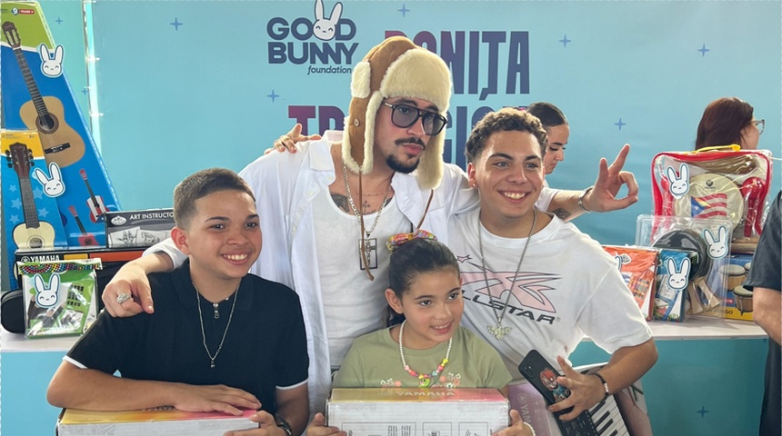 bad bunny evento entrega intrumentos musicales