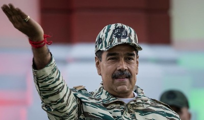 nicolas maduro vestido militar