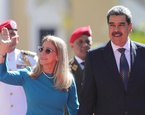 nicolas maduro junto primera dama