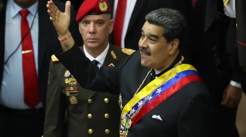 Nicolás Maduro toma posesión de forma ilegítima, golpe de Estado denuncia oposición