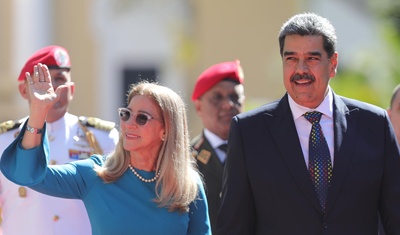 nicolas maduro junto primera dama