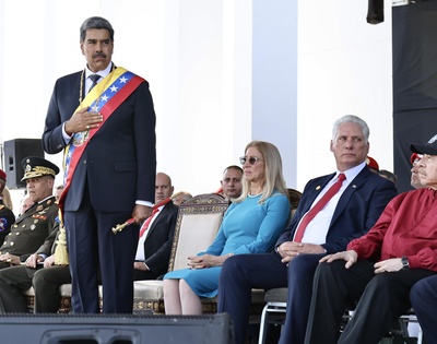 Maduro dice que se prepara con Cuba y Nicaragua para "tomar las armas", de ser necesario