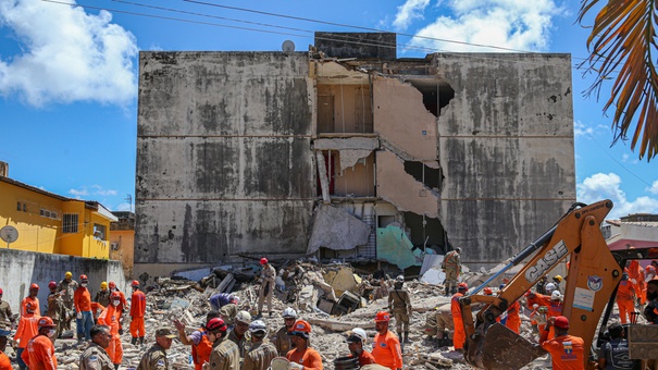 desplome de edificio en brasil