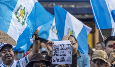 guatemaltecos rechazan acciones antidemocraticas