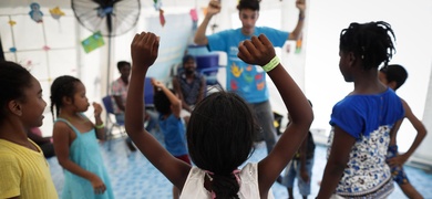 niños migrantes cruzan darien panama