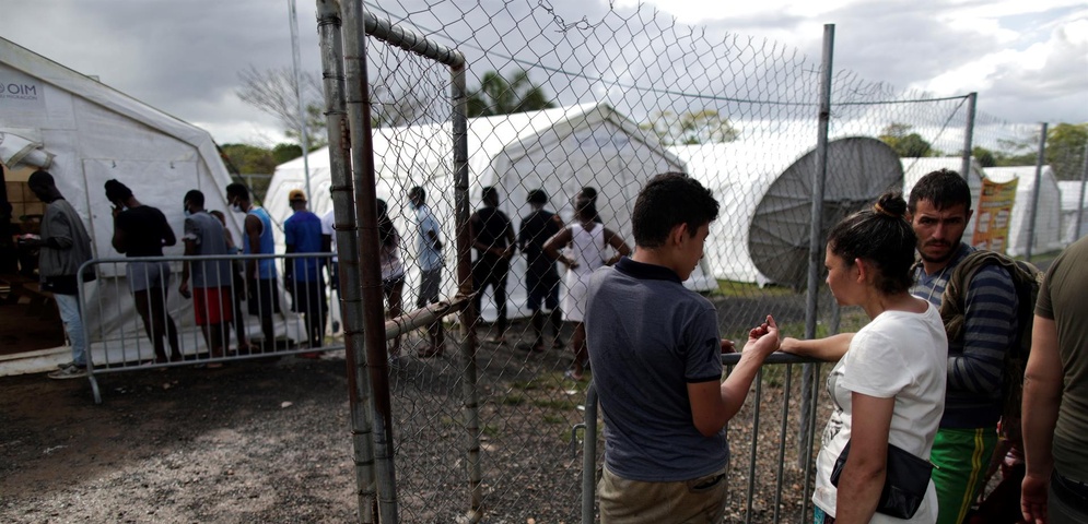 migrantes fila albergue panama