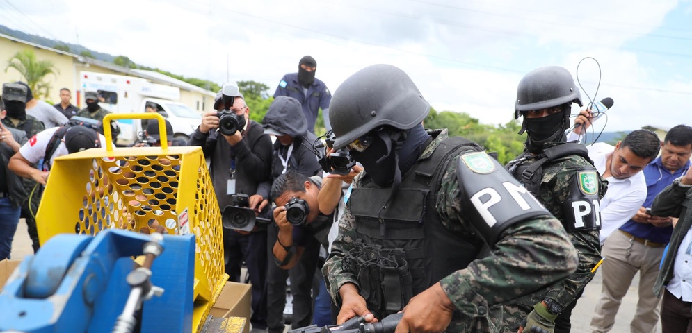 policia destruye armas carceles honduras