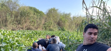 migrantes cruzando rio bravo
