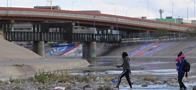 migrantes cruzan rio bravo mexico eeuu