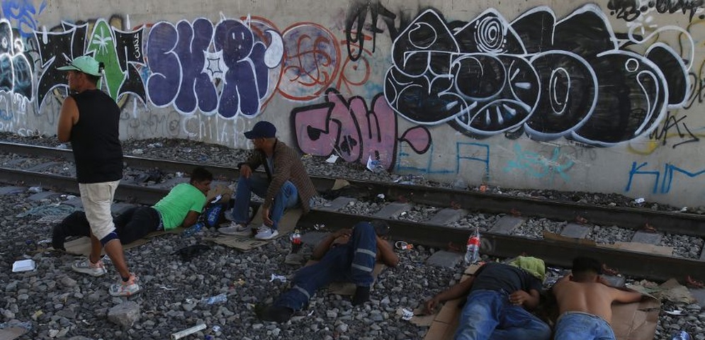 migrantes duermen suelo mexico efe