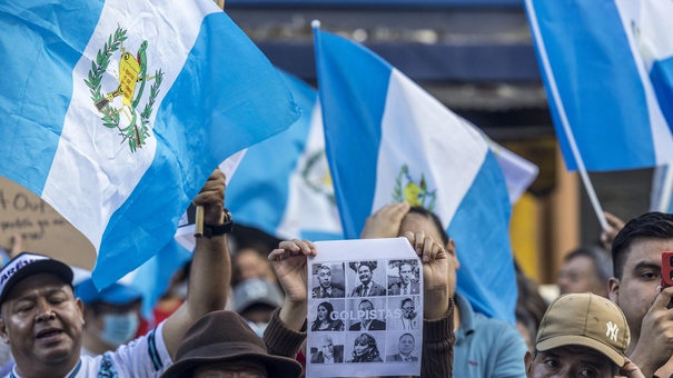 guatemaltecos rechazan acciones antidemocraticas