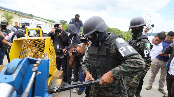 policia destruye armas carceles honduras
