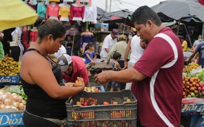 compradores en mercado de managua
