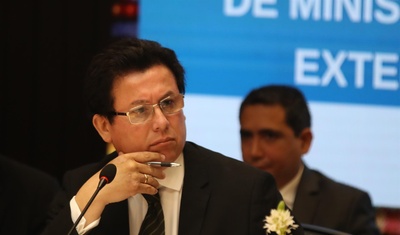 mackay ministro relaciones exteriores peru renuncio