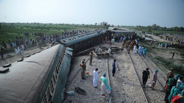 pakistanies sufre accidente de tren