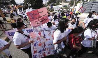 mujeres marchan contra feminicidios honduras