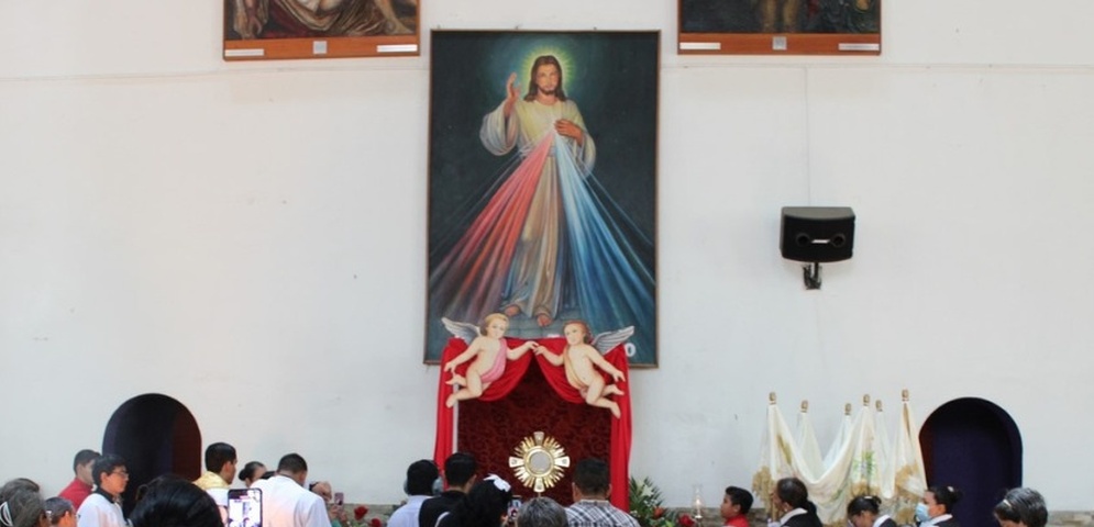 catolicos de nicaragua en iglesia