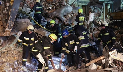 bomberos ucrania buscan sobreviviente ruinas