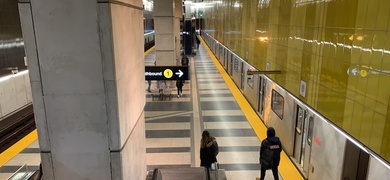 Estación de metro de Finch West, Toronto.