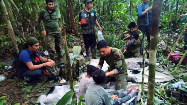 militares colombianos atienden ninos perdidos amazona