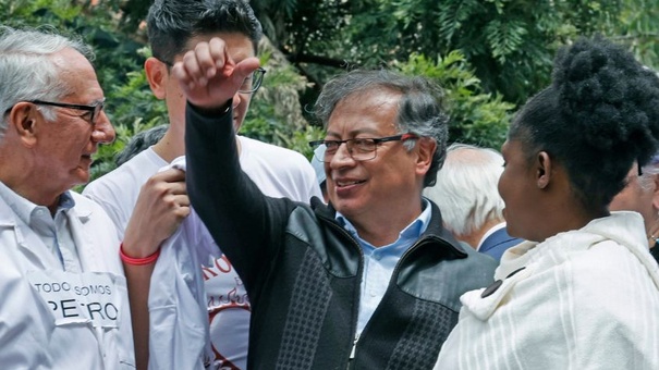 gustavo petro presidente colombia efe