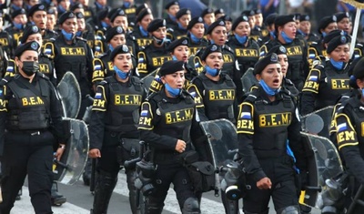 mujeres policia nicaragua desfile