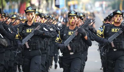 mujeres policia nicaragua desfile