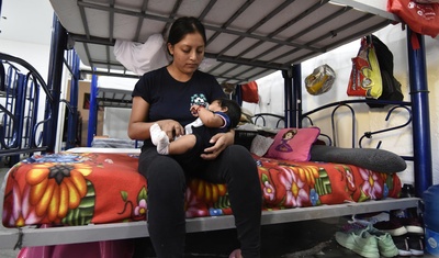 migrante da a luz en frontera mexico eeuu