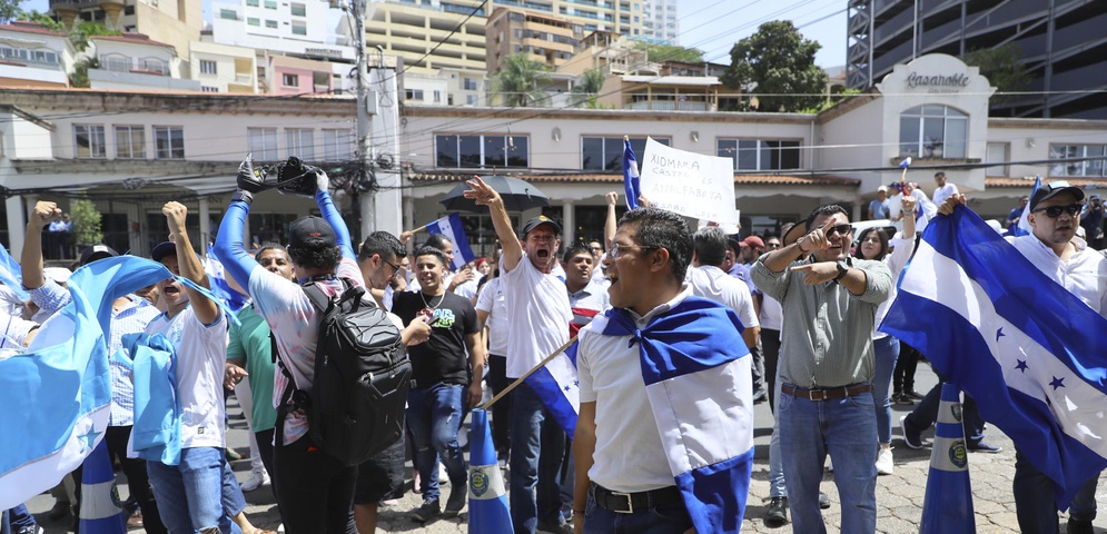 hondurenos contra xiomara castro