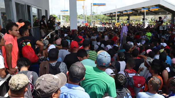 caravana migrante mexico pide visa transito