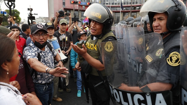 manifestantes peru