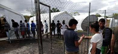 migrantes fila albergue panama