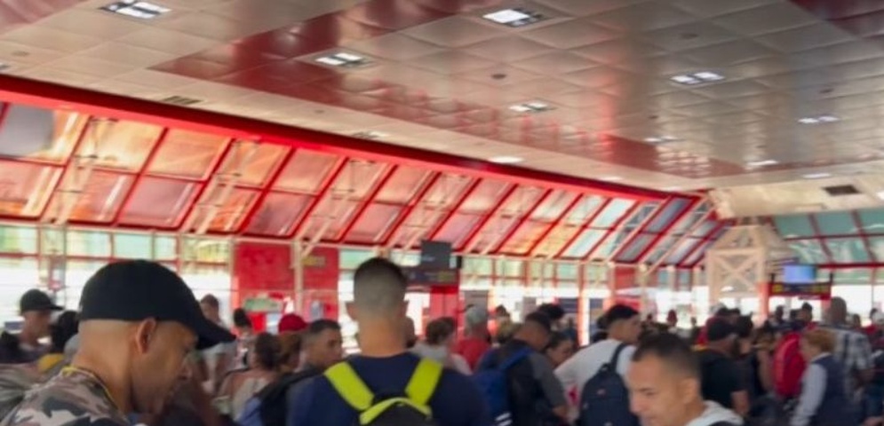 cubanos en el aeropuerto josé martí