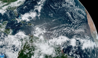 Foto satelite de onda tropical