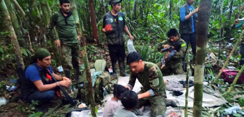 militares colombianos atienden ninos perdidos amazona