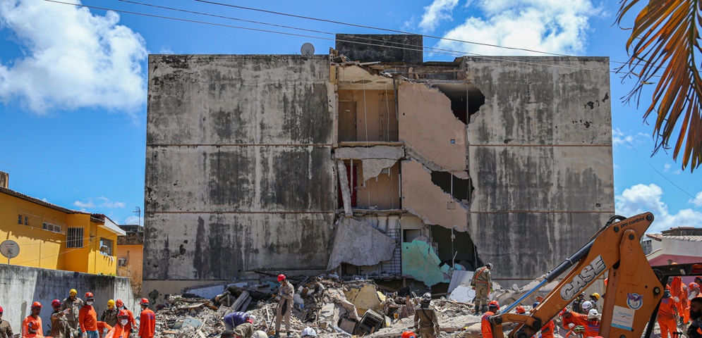 desplome de edificio en brasil
