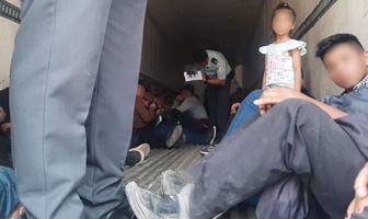 migrantes abandonados en furgon en mexico