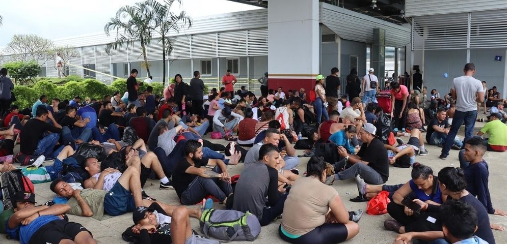 migrantes durmiendo en migracion mexico