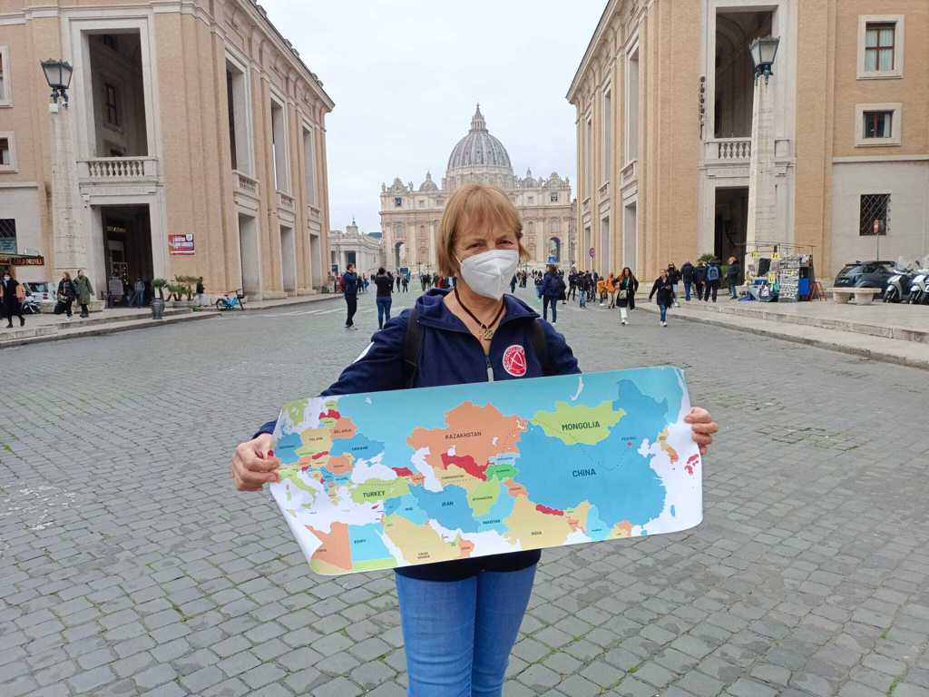 De Venecia A Pekín Caminando, La Aventura De Una Italiana De 72 Años