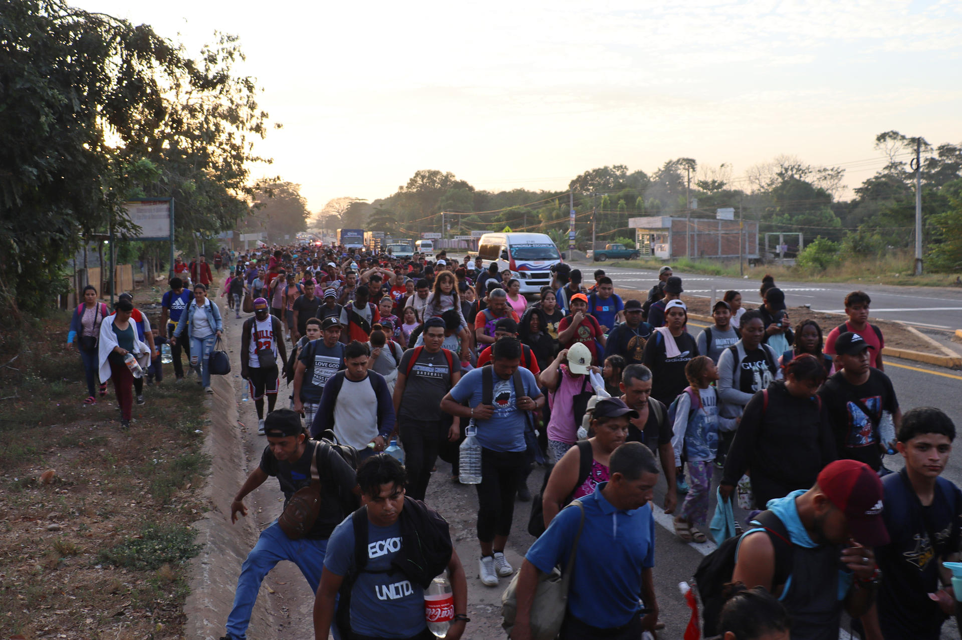 Primera caravana del a o sale de la frontera sur de M xico con