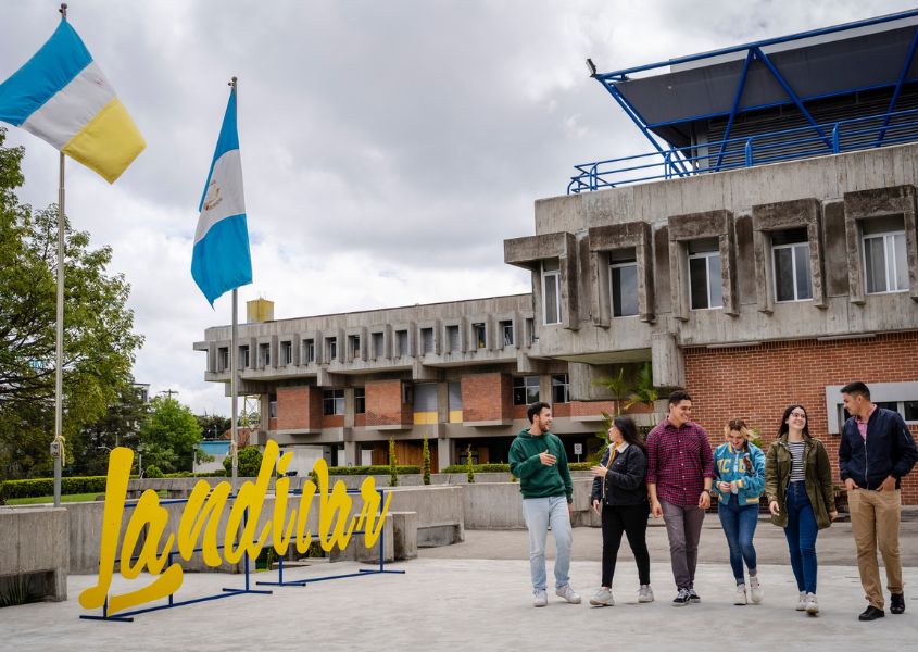 Universidad Rafael Landívar de Guatemala recibe a 240 estudiantes nicaragüenses ex UCA