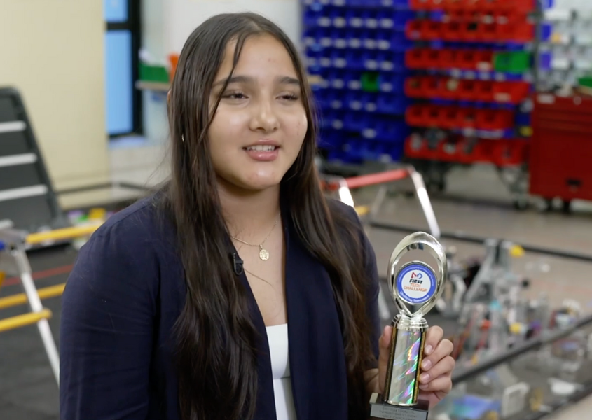 Adolescente nicaragüense gana reconocimiento en robótica en EEUU, sin dominar el inglés